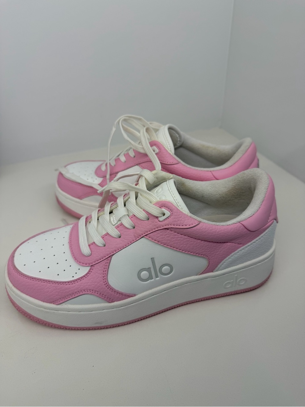 Alo Recovery Mode Sneaker- Pink/White
